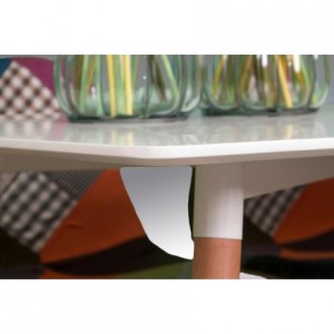 Mesa de comedor o cocina de diseño nórdico TOWER sobre de DM lacado en color blanco y patas de madera de haya